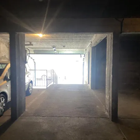 Au Coeur De Nimes, Un Appart Lumineux Avec Garage نيم