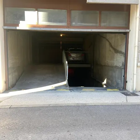 Au Coeur De Nimes, Un Appart Lumineux Avec Garage نيم