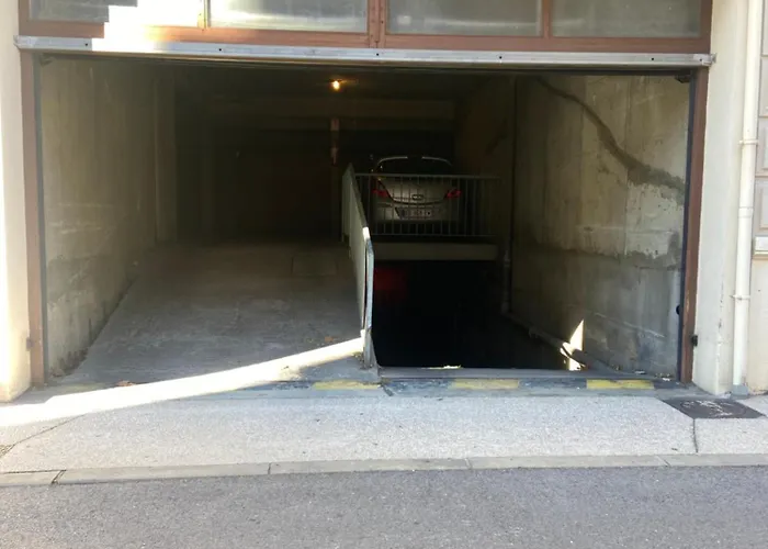 Au Coeur De Nimes, Un Lumineux Ou Il Fait Bon Vivre Nîmes